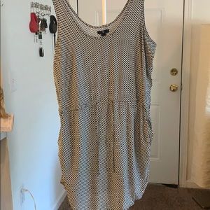 Sleeveless side slit dress